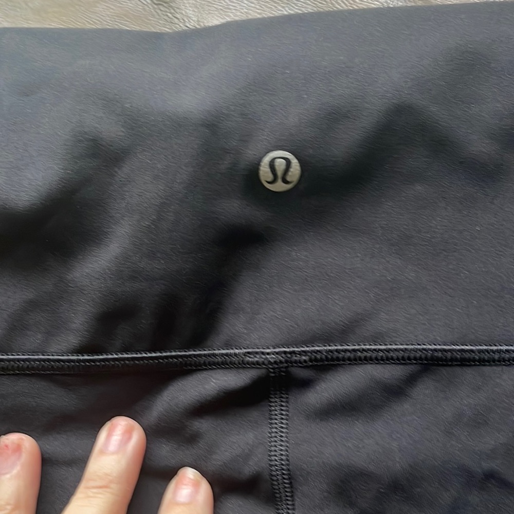 Black lululemons